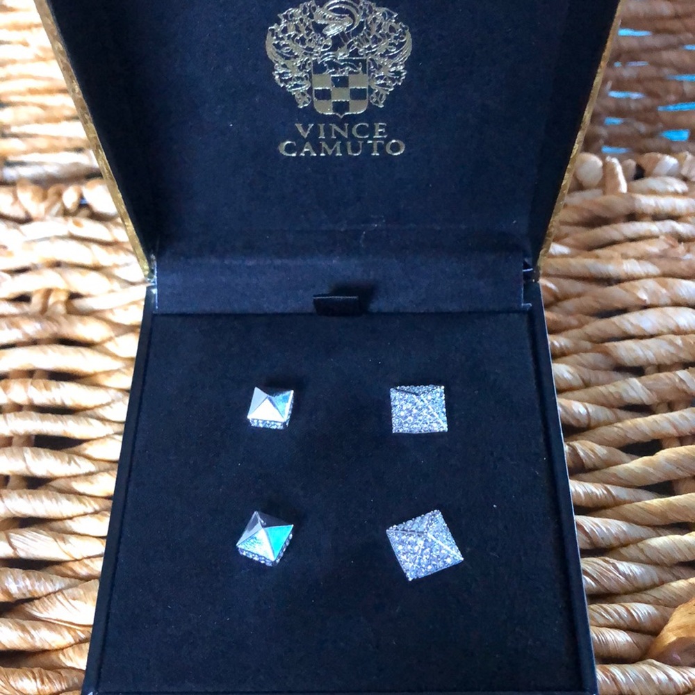 NEW! VINCE CAMUTO. Earrings stud set.